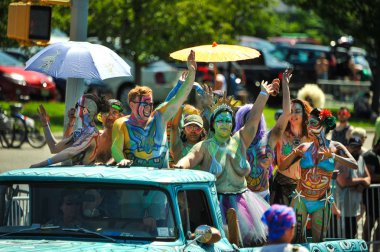 New York, Ny - 16 Haziran: İnsanlar katılmak 36 yıllık Mermaid Parade Coney Island 16 Haziran 2018 New York'ta. 