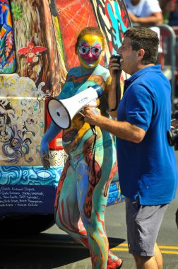 New York, Ny - 16 Haziran: İnsanlar katılmak 36 yıllık Mermaid Parade Coney Island 16 Haziran 2018 New York'ta. 