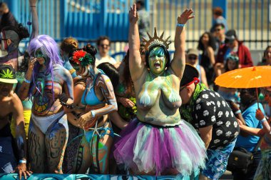 New York, Ny - 16 Haziran: İnsanlar katılmak 36 yıllık Mermaid Parade Coney Island 16 Haziran 2018 New York'ta. 