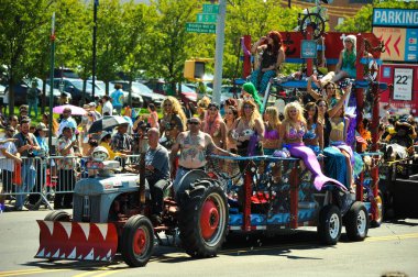 New York, Ny - 16 Haziran: İnsanlar katılmak 36 yıllık Mermaid Parade Coney Island 16 Haziran 2018 New York'ta. 
