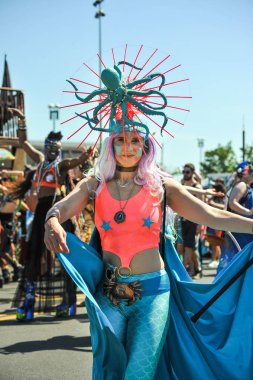 New York, Ny - 16 Haziran: İnsanlar katılmak 36 yıllık Mermaid Parade Coney Island 16 Haziran 2018 New York'ta. 