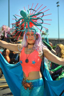 New York, Ny - 16 Haziran: İnsanlar katılmak 36 yıllık Mermaid Parade Coney Island 16 Haziran 2018 New York'ta. 