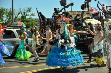 New York, Ny - 16 Haziran: İnsanlar katılmak 36 yıllık Mermaid Parade Coney Island 16 Haziran 2018 New York'ta. 