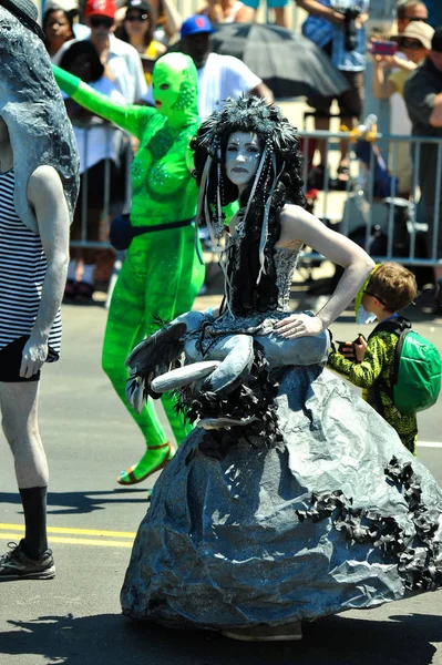 Nova Iorque Junho Pessoas Participam 36Th Anual Mermaid Parade Coney — Fotografia de Stock