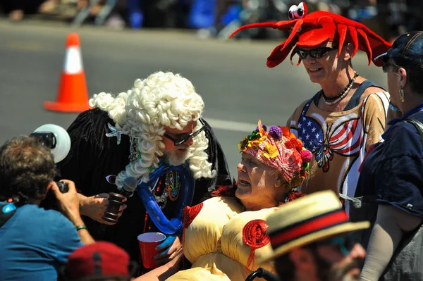New York, Ny - 16 Haziran: Mermaid Parade Başyargıç ve New York'un Coney Adası'nda 16 Haziran 2018 36 yıllık deniz kızı geçit töreninde katılımcılar. 