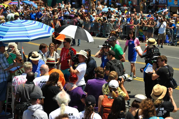 Нью Йорк Нью Йорк Июня Люди Участвуют Ежегодном Параде Русалок — стоковое фото