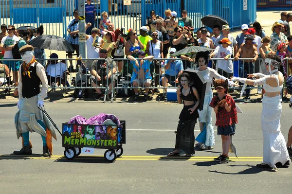 New York Haziran Nsanlar Katılmak Yıllık Mermaid Parade Coney Island — Stok fotoğraf