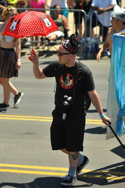 New York, Ny - 16 Haziran: İnsanlar katılmak 36 yıllık Mermaid Parade Coney Island 16 Haziran 2018 New York'ta. 