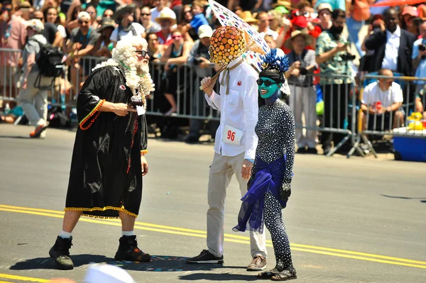 New York, Ny - 16 Haziran: Mermaid Parade Başyargıç ve New York'un Coney Adası'nda 16 Haziran 2018 36 yıllık deniz kızı geçit töreninde katılımcılar. 