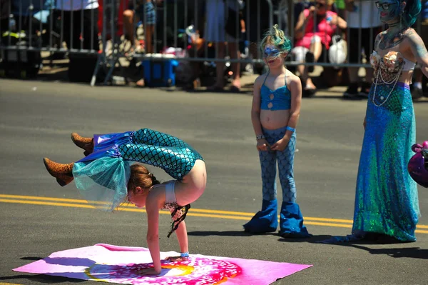 Nova Iorque Junho Pessoas Participam 36Th Anual Mermaid Parade Coney — Fotografia de Stock