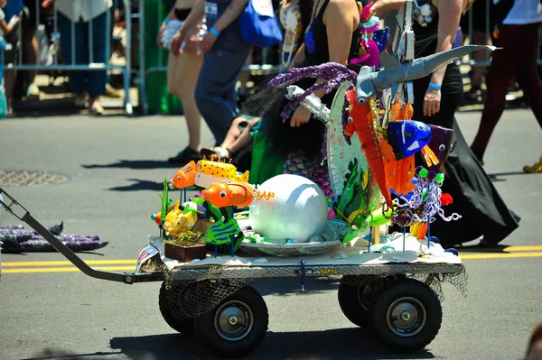 New York Haziran Nsanlar Katılmak Yıllık Mermaid Parade Coney Island — Stok fotoğraf