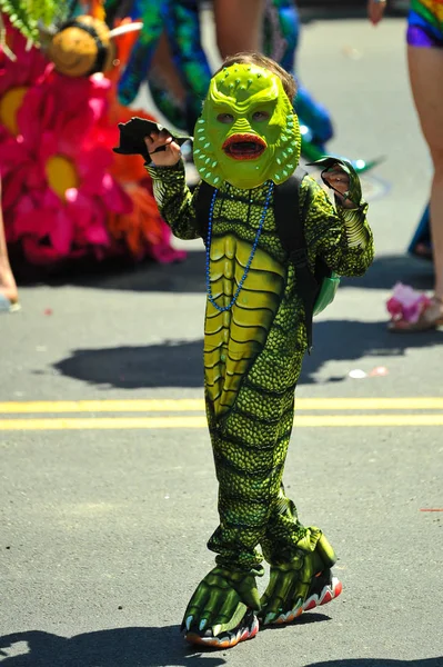 New York, Ny - 16 Haziran: İnsanlar katılmak 36 yıllık Mermaid Parade Coney Island 16 Haziran 2018 New York'ta. 