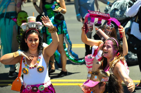 Nova Iorque Junho Pessoas Participam 36Th Anual Mermaid Parade Coney — Fotografia de Stock