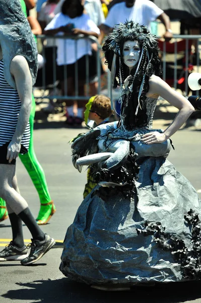 New York, Ny - 16 Haziran: İnsanlar katılmak 36 yıllık Mermaid Parade Coney Island 16 Haziran 2018 New York'ta. 