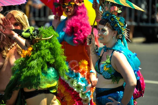 Nova Iorque Junho Pessoas Participam 36Th Anual Mermaid Parade Coney — Fotografia de Stock