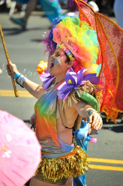 Nueva York Junio Gente Participa 36º Desfile Anual Sirenas Coney — Foto de Stock