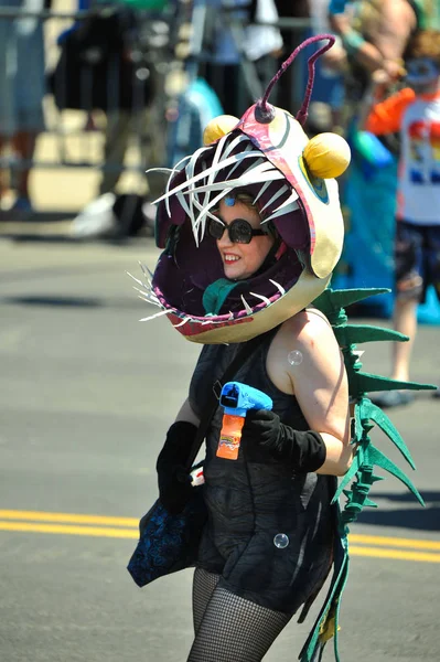 Nueva York Junio Gente Participa 36º Desfile Anual Sirenas Coney — Foto de Stock