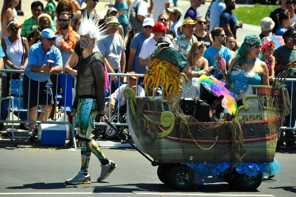 New York Haziran Nsanlar Katılmak Yıllık Mermaid Parade Coney Island — Stok fotoğraf