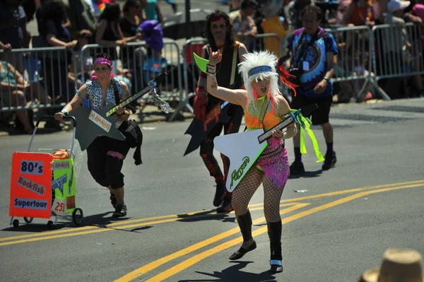 New York Června Lidé Účastní Roční Mermaid Parade Coney Island — Stock fotografie