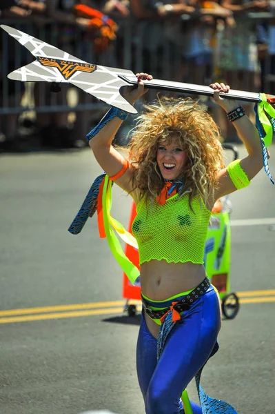 New York, Ny - 16 Haziran: İnsanlar katılmak 36 yıllık Mermaid Parade Coney Island 16 Haziran 2018 New York'ta. 