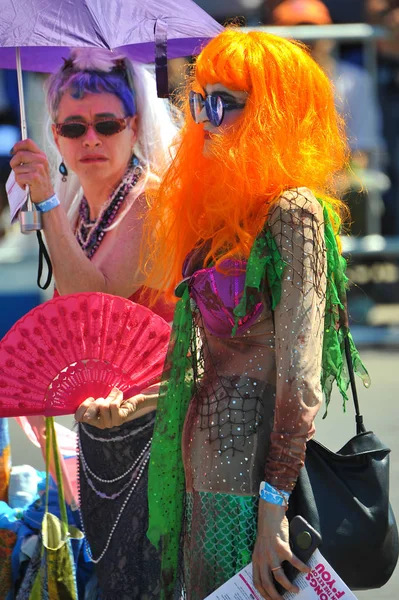 New York Června Lidé Účastní Roční Mermaid Parade Coney Island — Stock fotografie