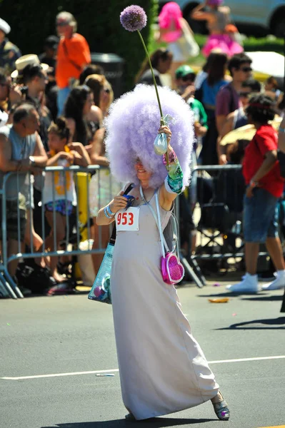 Nova Iorque Junho Pessoas Participam 36Th Anual Mermaid Parade Coney — Fotografia de Stock