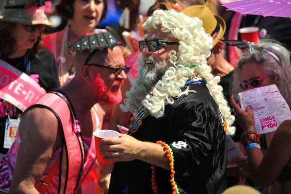 New York, Ny - 16 Haziran: Mermaid Parade Başyargıç ve New York'un Coney Adası'nda 16 Haziran 2018 36 yıllık deniz kızı geçit töreninde katılımcılar. 