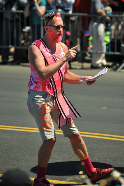 New York, Ny - 16 Haziran: İnsanlar katılmak 36 yıllık Mermaid Parade Coney Island 16 Haziran 2018 New York'ta. 