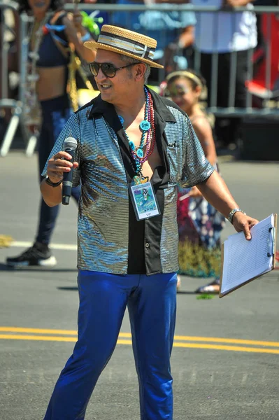 New York, Ny - 16 Haziran: İnsanlar katılmak 36 yıllık Mermaid Parade Coney Island 16 Haziran 2018 New York'ta. 