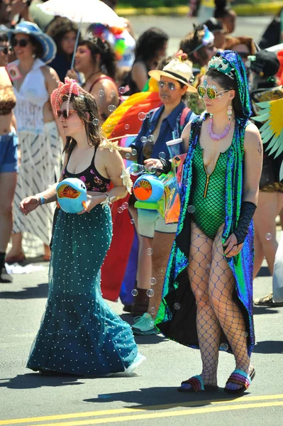 New York Juni Mensen Nemen Aan 36E Jaarlijkse Mermaid Parade — Stockfoto