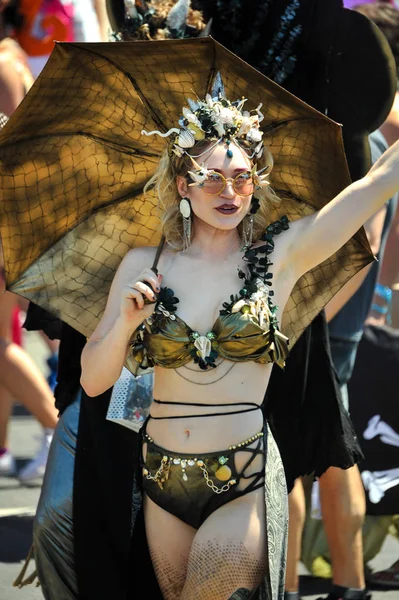 New York Června Lidé Účastní Roční Mermaid Parade Coney Island — Stock fotografie
