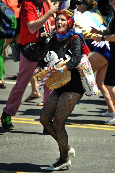 New York Juni Människor Delta Den Årliga Mermaid Parade Coney — Stockfoto