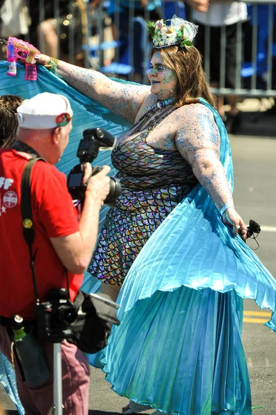 New York Juni Mensen Nemen Aan 36E Jaarlijkse Mermaid Parade — Stockfoto
