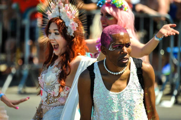 New York, Ny - 16 Haziran: İnsanlar katılmak 36 yıllık Mermaid Parade Coney Island 16 Haziran 2018 New York'ta. 