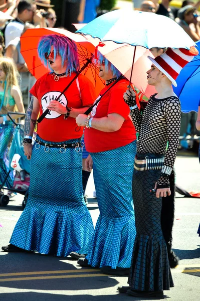 New York, Ny - 16 Haziran: İnsanlar katılmak 36 yıllık Mermaid Parade Coney Island 16 Haziran 2018 New York'ta. 