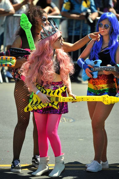 New York, Ny - 16 Haziran: İnsanlar katılmak 36 yıllık Mermaid Parade Coney Island 16 Haziran 2018 New York'ta. 