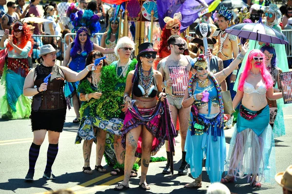 New York Haziran Nsanlar Katılmak Yıllık Mermaid Parade Coney Island — Stok fotoğraf