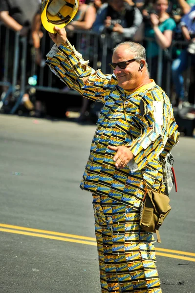 New York, Ny - 16 Haziran: İnsanlar katılmak 36 yıllık Mermaid Parade Coney Island 16 Haziran 2018 New York'ta. 