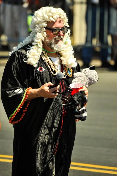 New York, Ny - 16 Haziran: 36 yıllık deniz kızı geçit üzerinde 16 Haziran 2018 Coney Island New York City, Baş Yargıç. 