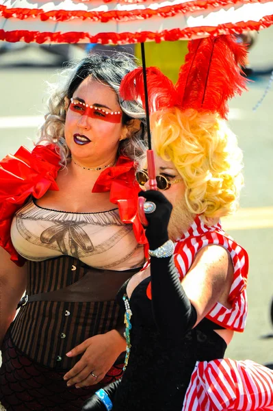 New York, Ny - 16 Haziran: İnsanlar katılmak 36 yıllık Mermaid Parade Coney Island 16 Haziran 2018 New York'ta. 