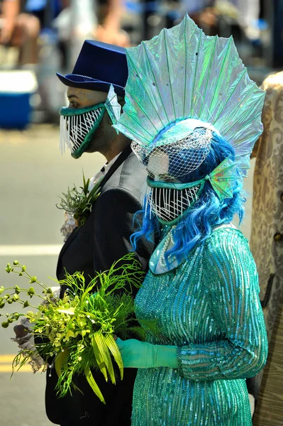 New York, Ny - 16 Haziran: İnsanlar katılmak 36 yıllık Mermaid Parade Coney Island 16 Haziran 2018 New York'ta. 