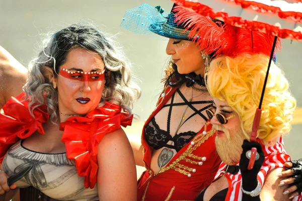 New York, Ny - 16 Haziran: İnsanlar katılmak 36 yıllık Mermaid Parade Coney Island 16 Haziran 2018 New York'ta. 