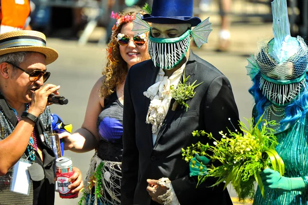 New York, Ny - 16 Haziran: İnsanlar katılmak 36 yıllık Mermaid Parade Coney Island 16 Haziran 2018 New York'ta. 