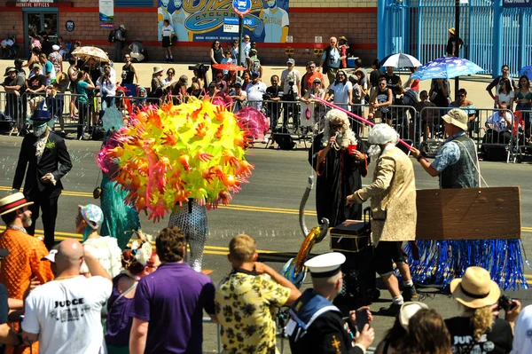 New York Haziran Nsanlar Katılmak Yıllık Mermaid Parade Coney Island — Stok fotoğraf