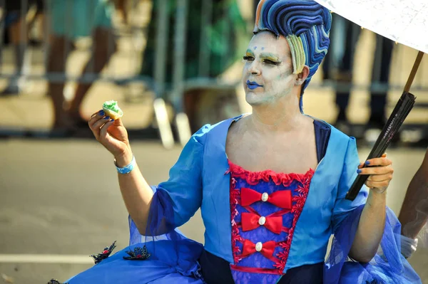 New York, Ny - 16 Haziran: İnsanlar katılmak 36 yıllık Mermaid Parade Coney Island 16 Haziran 2018 New York'ta. 