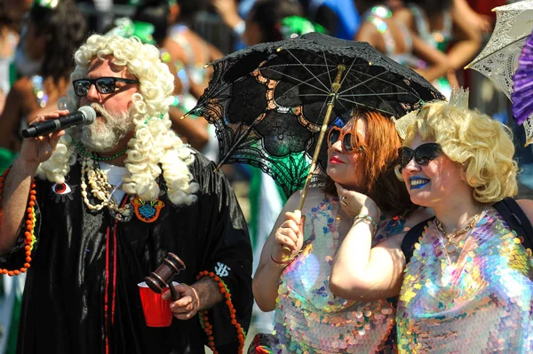 New York, Ny - 16 Haziran: Mermaid Parade Başyargıç ve New York'un Coney Adası'nda 16 Haziran 2018 36 yıllık deniz kızı geçit töreninde katılımcılar. 