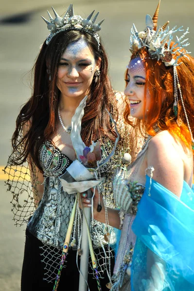 New York, Ny - 16 Haziran: İnsanlar katılmak 36 yıllık Mermaid Parade Coney Island 16 Haziran 2018 New York'ta. 