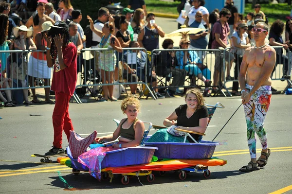 New York Června Lidé Účastní Roční Mermaid Parade Coney Island — Stock fotografie