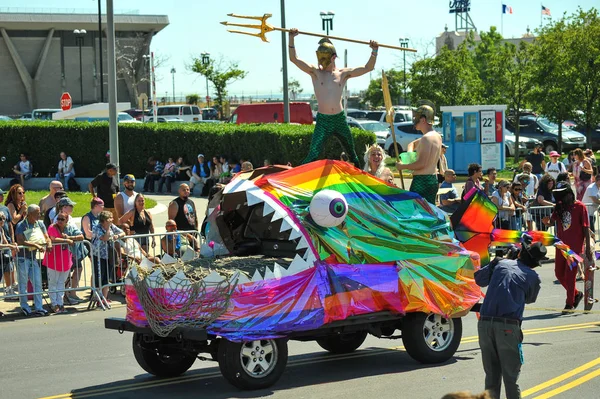 Nova Iorque Junho Pessoas Participam 36Th Anual Mermaid Parade Coney — Fotografia de Stock