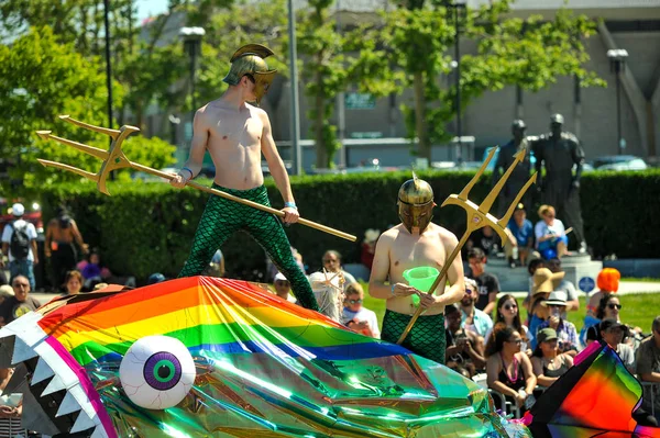 New York, Ny - 16 Haziran: İnsanlar katılmak 36 yıllık Mermaid Parade Coney Island 16 Haziran 2018 New York'ta. 